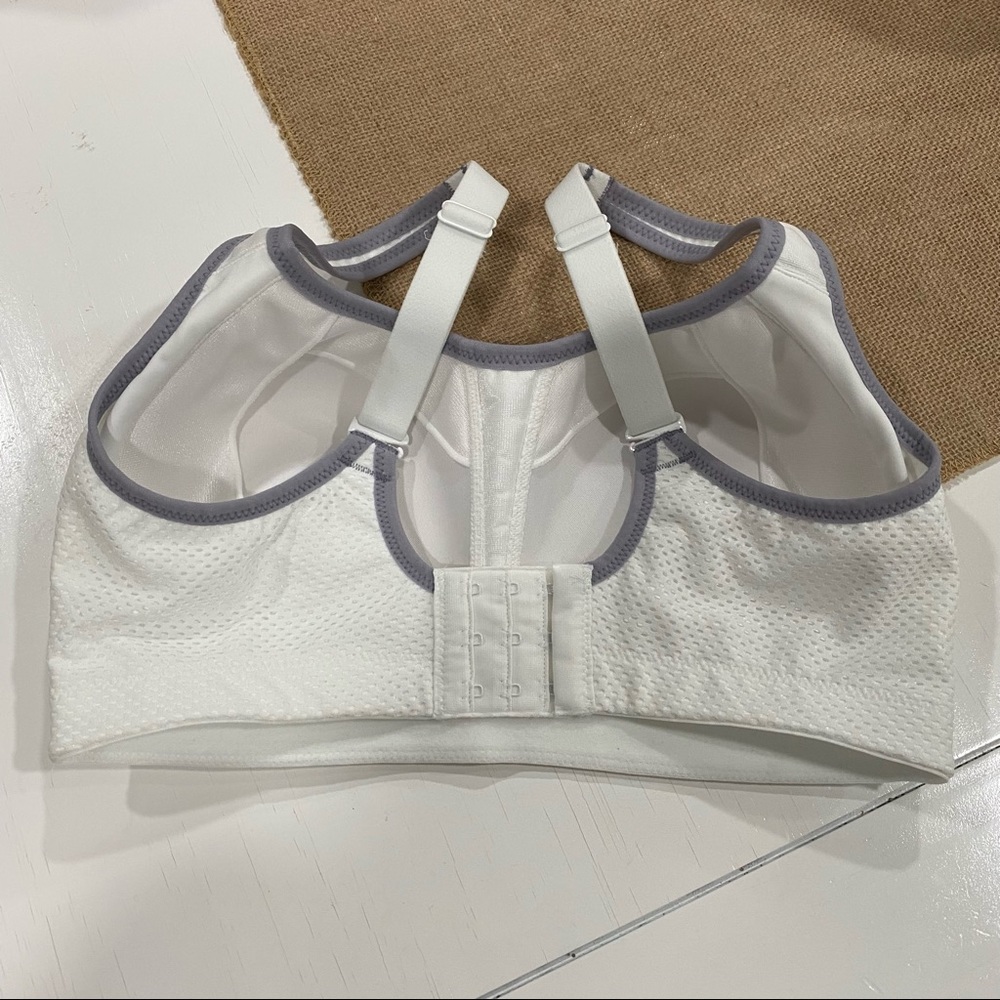 Wacoal Sport Wire Free Bra White Grey 32DDD Gym Athletic 852302 Supportive - Picture 4 of 8